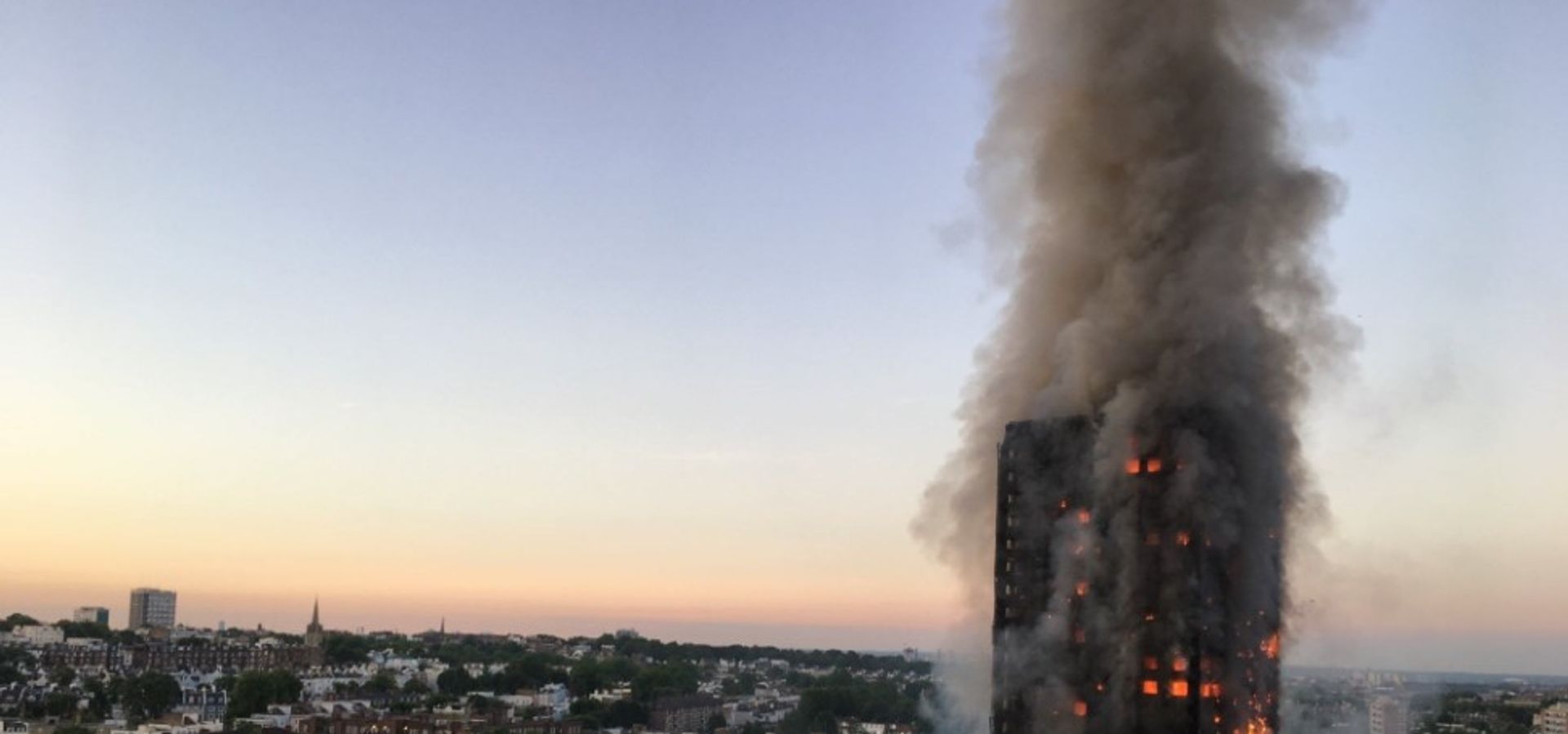 brandend appartementsgebouw Grenfell Tower