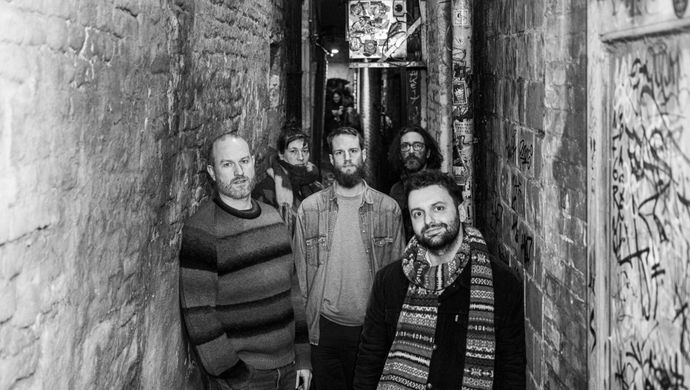 de band Frontier People