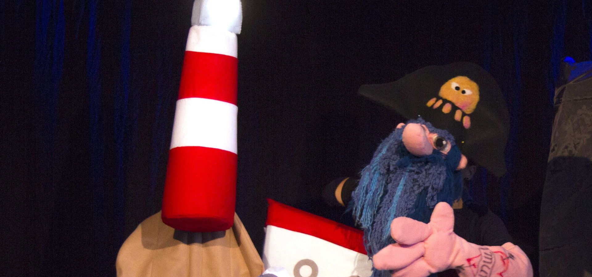 Ollie Trollie en Mannetje Lampenkap - De Vliegende Koffer
