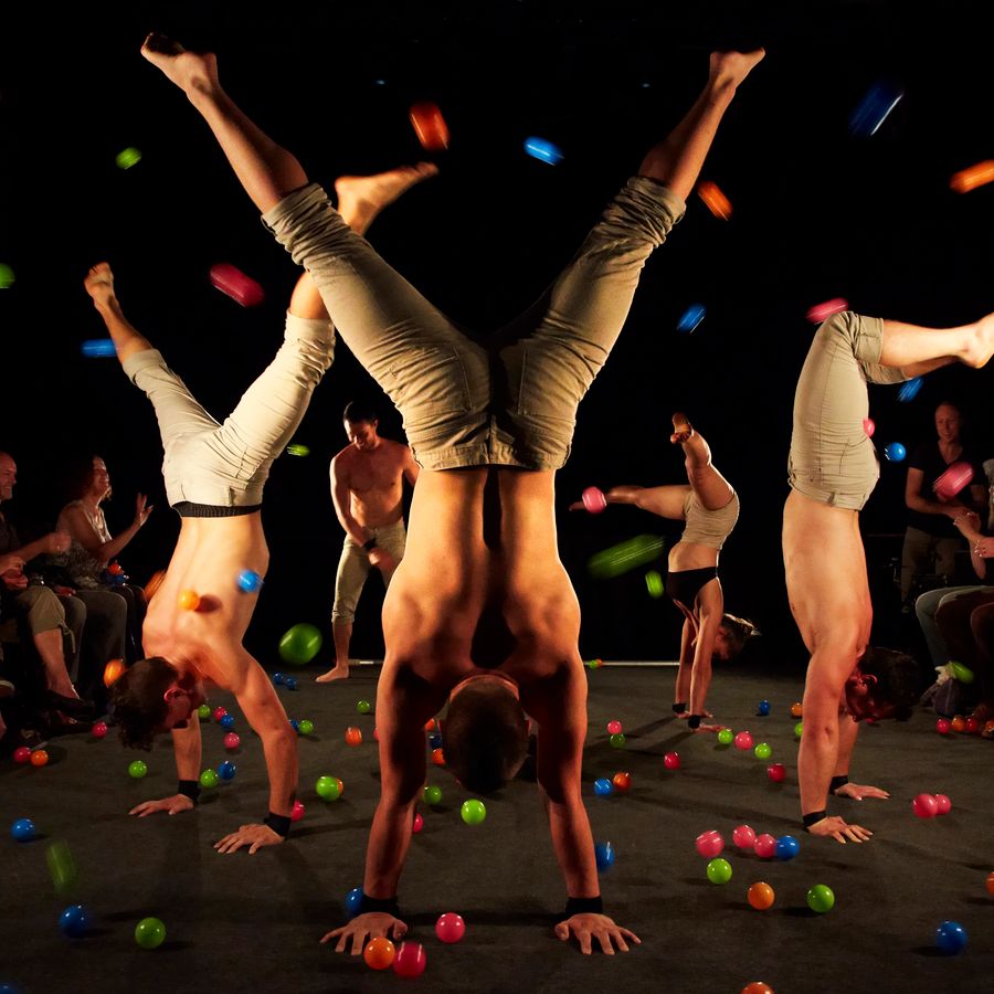 Gravity & Other Myths - scènefoto 'A Simple Place'