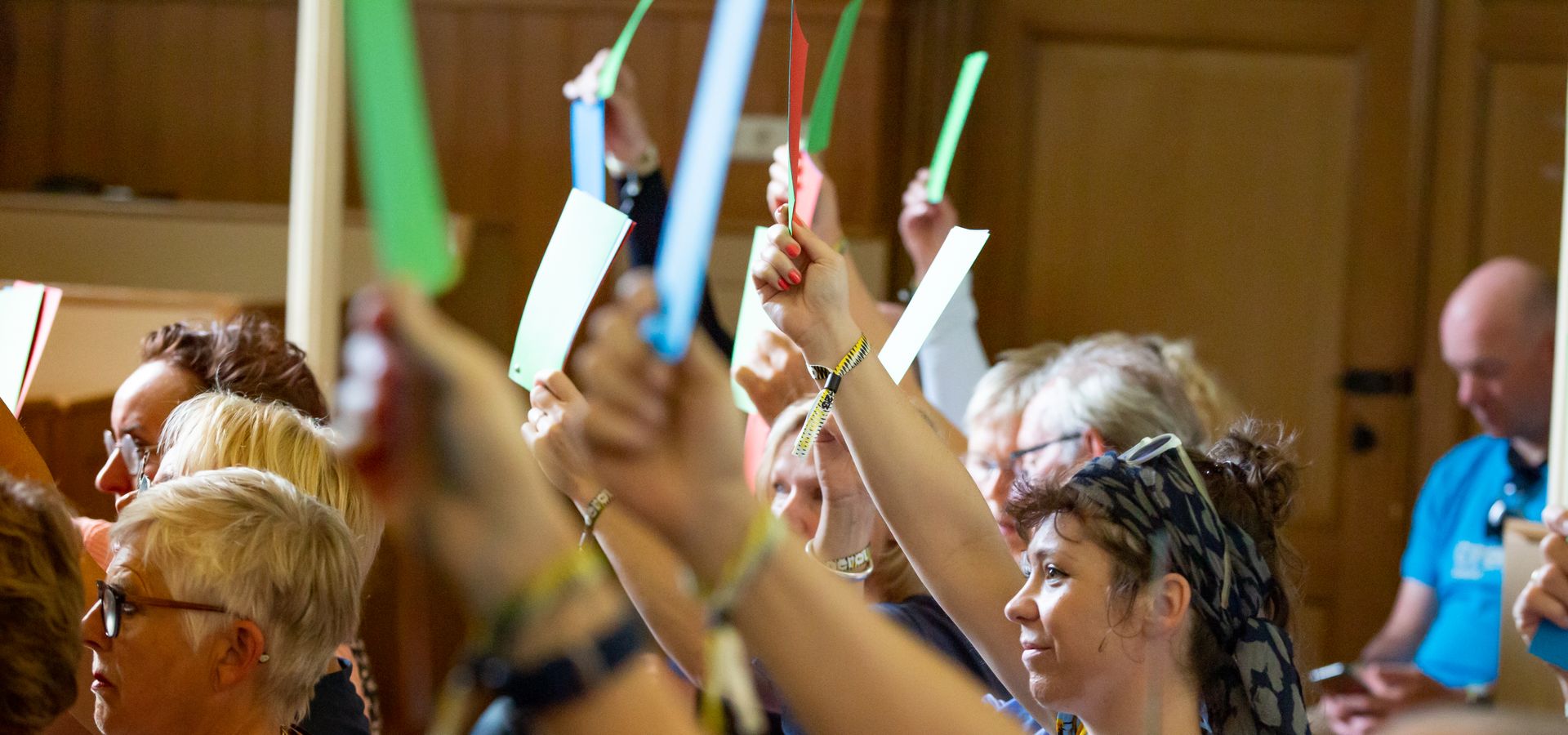 Stichting Nieuwe  Helden, theater  arsenaal en Het  Zuidelijk Toneel -  In Search of  Democracy 3.0