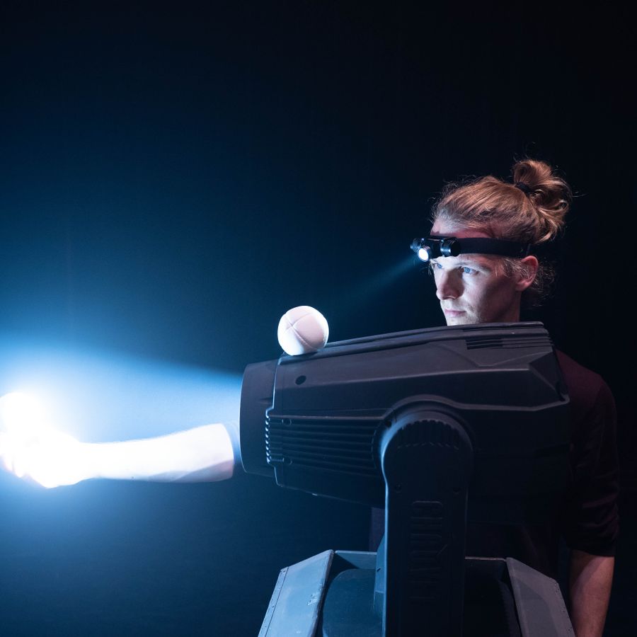 scènefoto Just the Moon - Close Call Company