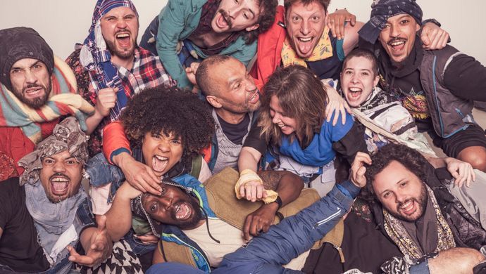 KVS / hetpaleis / theater arsenaal / Junior Mthombeni & SOCHA - promofoto 'Burning City'