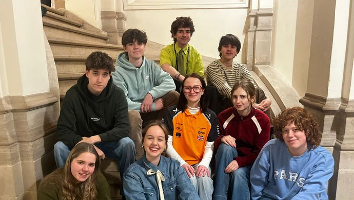 Heilig graf - cast Kom maar Binnen