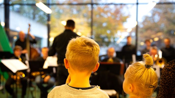 solidaire bijdrage - kinderen in de Centrale Hal van de Warande tijdens Bonte Zondag