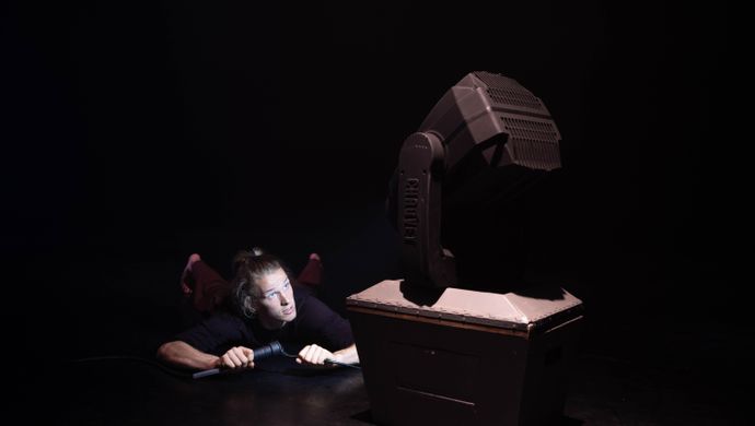 scènefoto Just the Moon - Close Call Company