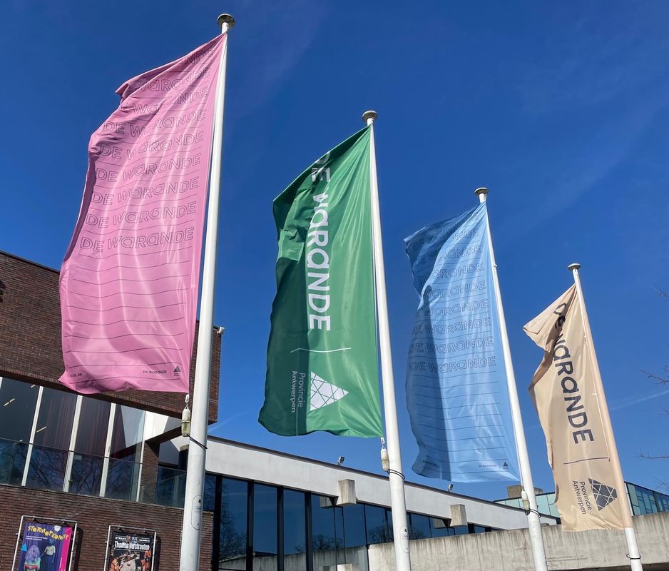 vlaggen de Warande