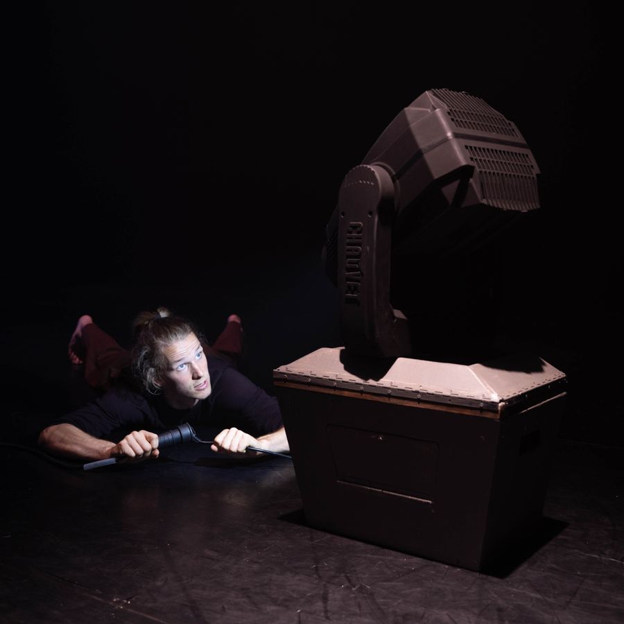 scènefoto Just the Moon - Close Call Company